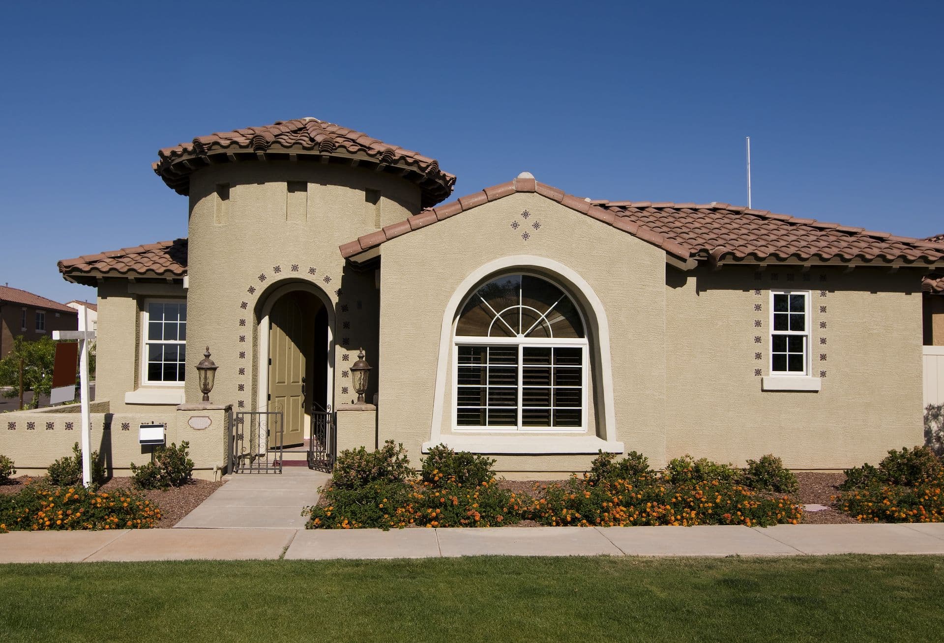 bigstock-Attractive-new-home-exterior-16222775.jpg